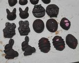 Foto del paso 5 de la receta: Figuras de chocolate pascuales