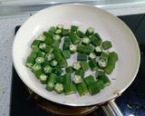 A picture of step 2 of Bhindi aloo ki dry sabzi.