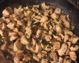 Foto del paso 6 de la receta: Pollo al verdeo, con crema, mostaza y vino blanco