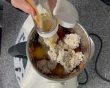 A picture of step 3 of Oat Cake with Walnuts, Apples, and Carrots.