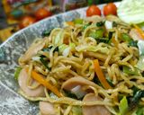 Foto langkah ke 5 dari resep Mie Goreng Sosis (1242).