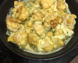 Foto del paso 4 de la receta: Coliflor rebozada en salsa