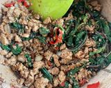 รูปขั้นตอนการทำที่ 3 ของ ข้าวไข่ข้น🥚🍳กระเพราเต้าหู้ขยี้🌶️🧄