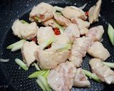 A picture of step 3 of Savory and Spicy Stir-Fried Chicken with Scallions.
