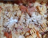 Foto del paso 6 de la receta: Lomo al verdeo y fideos, cebolla morada y tomate