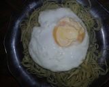 Foto del paso 4 de la receta: Fideos al pesto con huevo frito