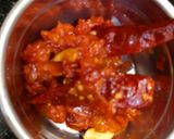 A picture of step 2 of Spicy tomato sauce.