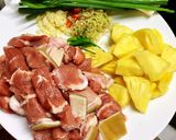 Hình bước làm 1 của món Thịt Bê Rim Mắm Với Thơm (Dứa)