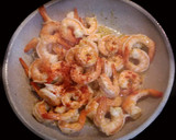 Foto del paso 3 de la receta: Langostinos salteados con ajo aceite y pimentón ahumado