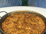 Paella de oreja de cerdo con puerro y ajos tiernos