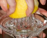 Foto del passaggio 4 della ricetta Rigatoni Integrali al Limonecon Alici/Acciughe Fresche