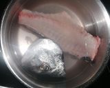 Foto del paso 2 de la receta: Dorada a la espalda con pil pil de plancton