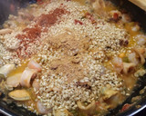 Foto del paso 10 de la receta: Arroz meloso con marisco exprés