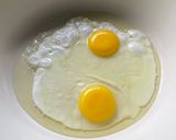 Gambar langkah 1 resipi Sup Telur Tofu Cendawan.