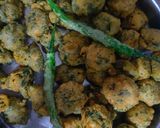 A picture of step 6 of Methi gota.