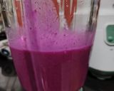 Foto langkah ke 2 dari resep 604. Smoothie Buah Naga Yogurt Pisang.