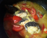Foto langkah ke 3 dari resep Asem asem tenggiri kuah kuning.
