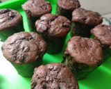 Foto langkah ke 5 dari resep Banana Choco Muffin / Muffin Pisang Coklat Panggang Simple.