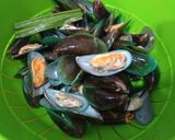 Foto langkah ke 3 dari resep Kerang hijau masak jahe saus tiram.