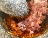 รูปขั้นตอนการทำที่ 2 ของ น้ำพริกอ่องหมูสับสูตรไม่ใส่กะปิเพิ่มสมุนไพรที่ชอบ🌶️🫚