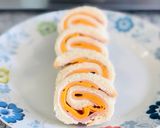 Foto del paso 3 de la receta: Rollitos de pan de molde con jamón y queso
