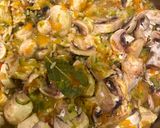 Foto del paso 4 de la receta: Arroz con pollo 🍗 y 🍄 😋