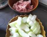 A picture of step 1 of Ribs with Melon.