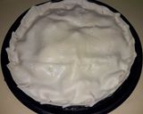 Foto del paso 3 de la receta: Tarta de jamón y queso con colitas de fiambre
