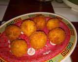 Foto langkah ke 7 dari resep Bola-bola nasi kriuk isi mozarella.