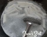 A picture of step 1 of Tteokbokki.