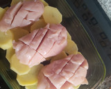 Foto del paso 2 de la receta: Pechuga de pollo al horno con salsa de yogur y patatas