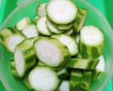 Foto langkah ke 1 dari resep Tumis Oyong Mix Telur.