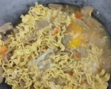 Foto langkah ke 4 dari resep Mie Telor Nyemek-Pedas.