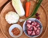 Hình bước làm 3 của món Canh sườn non, tôm khô nấu cải thảo và bắp cải, cà rốt.Thịt kho củ cải trắng với nước dừa