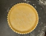 Une image de l'étape 9 de Quiche légère au fromage blanc, saumon frais et courgette.