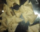 A picture of step 4 of Qeema samosay.