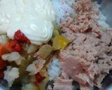 Foto del paso 2 de la receta: Tomates rellenos con arroz, pickles y atún