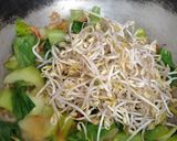 Foto langkah ke 3 dari resep Tumis Pakcoy Taoge Tidak Pedas.