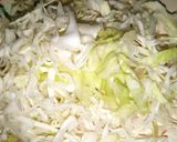 A picture of step 2 of Cabbage and carrots sauce.