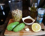 Foto del paso 1 de la receta: Hummus de aguacate y garbanzos con miso