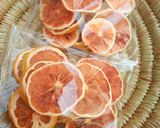 A picture of step 3 of Dried grape fruit wheel.