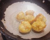 A picture of step 4 of Dahi bhalla.