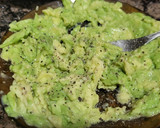 Foto del paso 3 de la receta: Tostas con aguacate y pollo