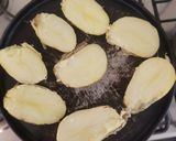 Foto del paso 2 de la receta: Papas rellenas de queso y acelga