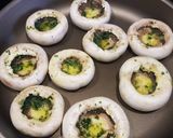 Foto del paso 2 de la receta: Champiñones🍄 rellenos de jamón y huevo de codorniz🍳
