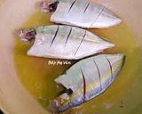 Hình bước làm 1 của món Cá chỉ vàng và cá ngân chiên giòn