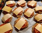 Foto del paso 5 de la receta: Hamburguesas de jurel a la napolitana horneadas