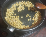 Foto del paso 2 de la receta: Garbanzos refritos con huevo frito