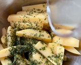 Foto del paso 2 de la receta: Tosta de Pisto Manchego, Huevo plancha & Bastones de Patata al horno