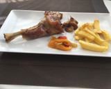 Foto del paso 3 de la receta: Paletilla y pierna de lechazo asado en olla lenta